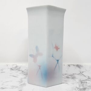 Scotland Highbank Porcelain Butterfly Bud Vase